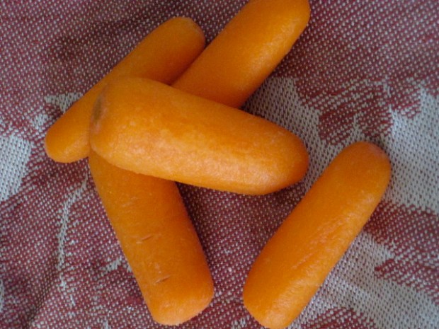 Small handful of baby carrots (x5!!)
